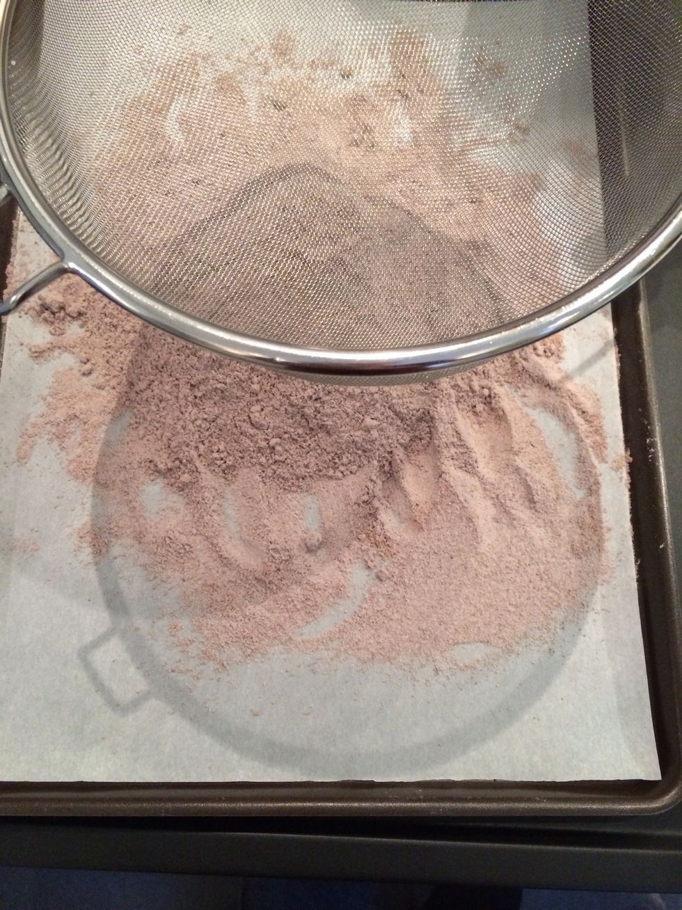 Put sugar, almond powder and cacao in the food processor... Few pulses then sift the mixture