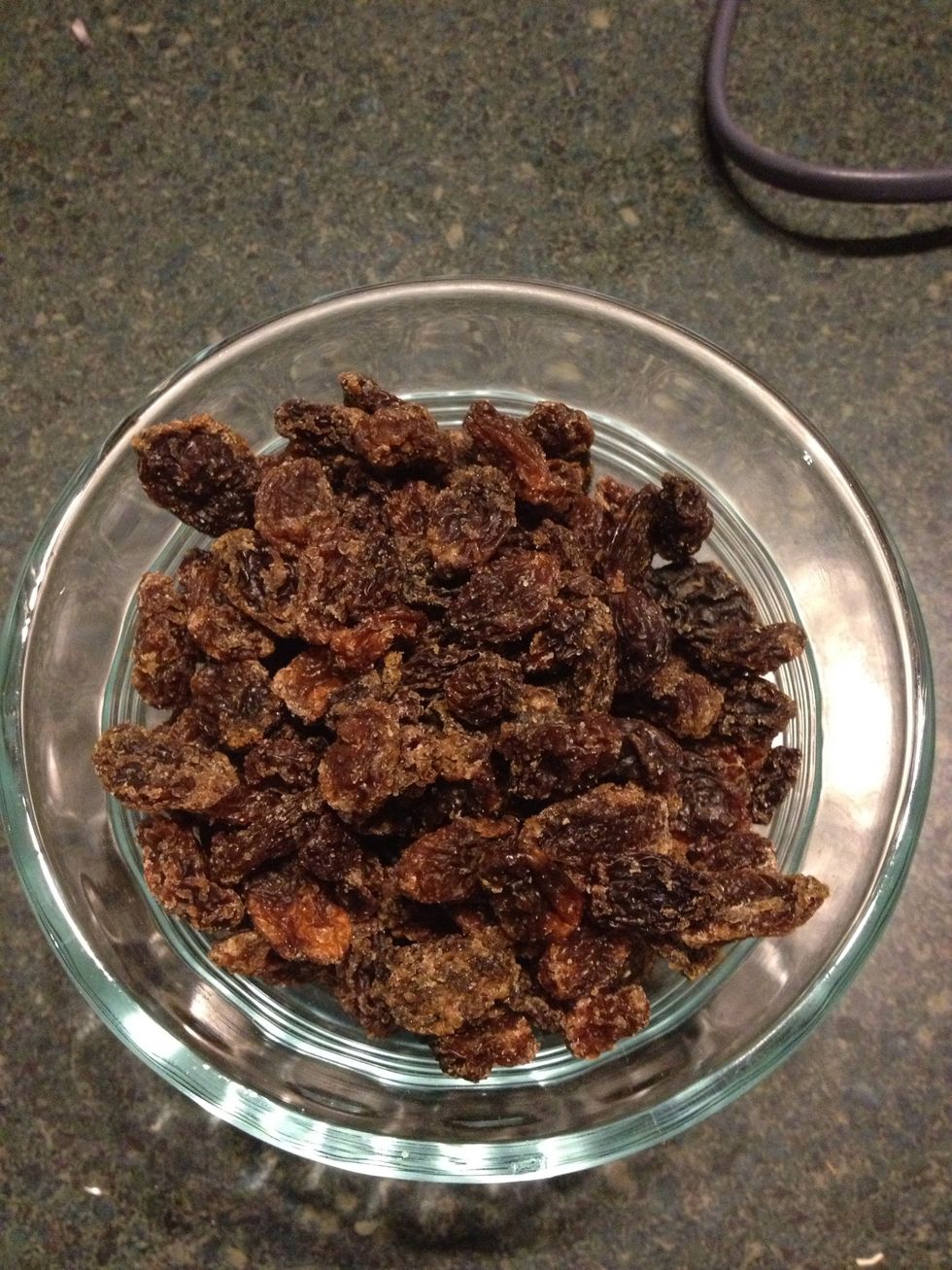 Put sultanas in the pot
