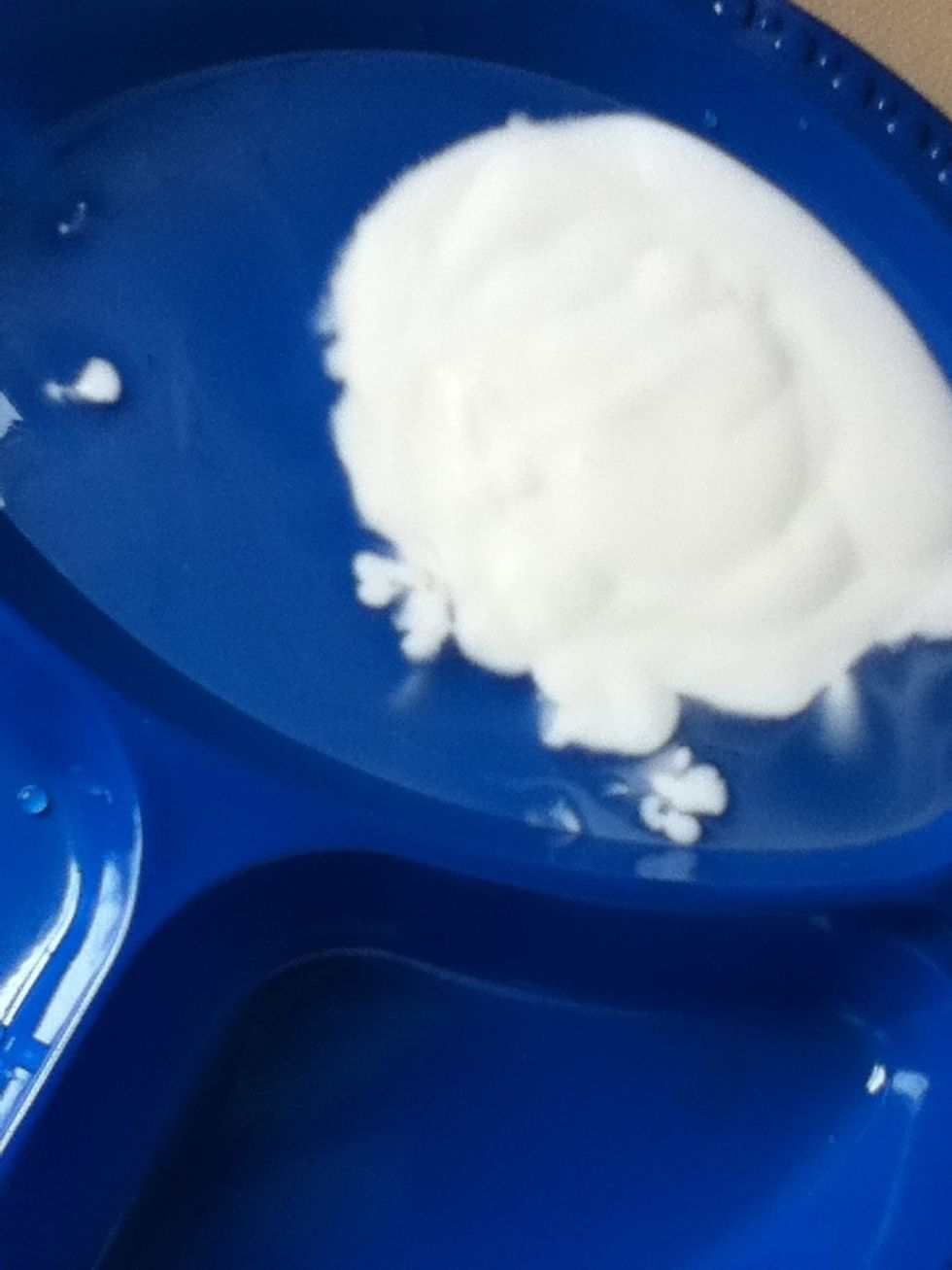 Put ten teaspoons of glue on your plate in the same spot