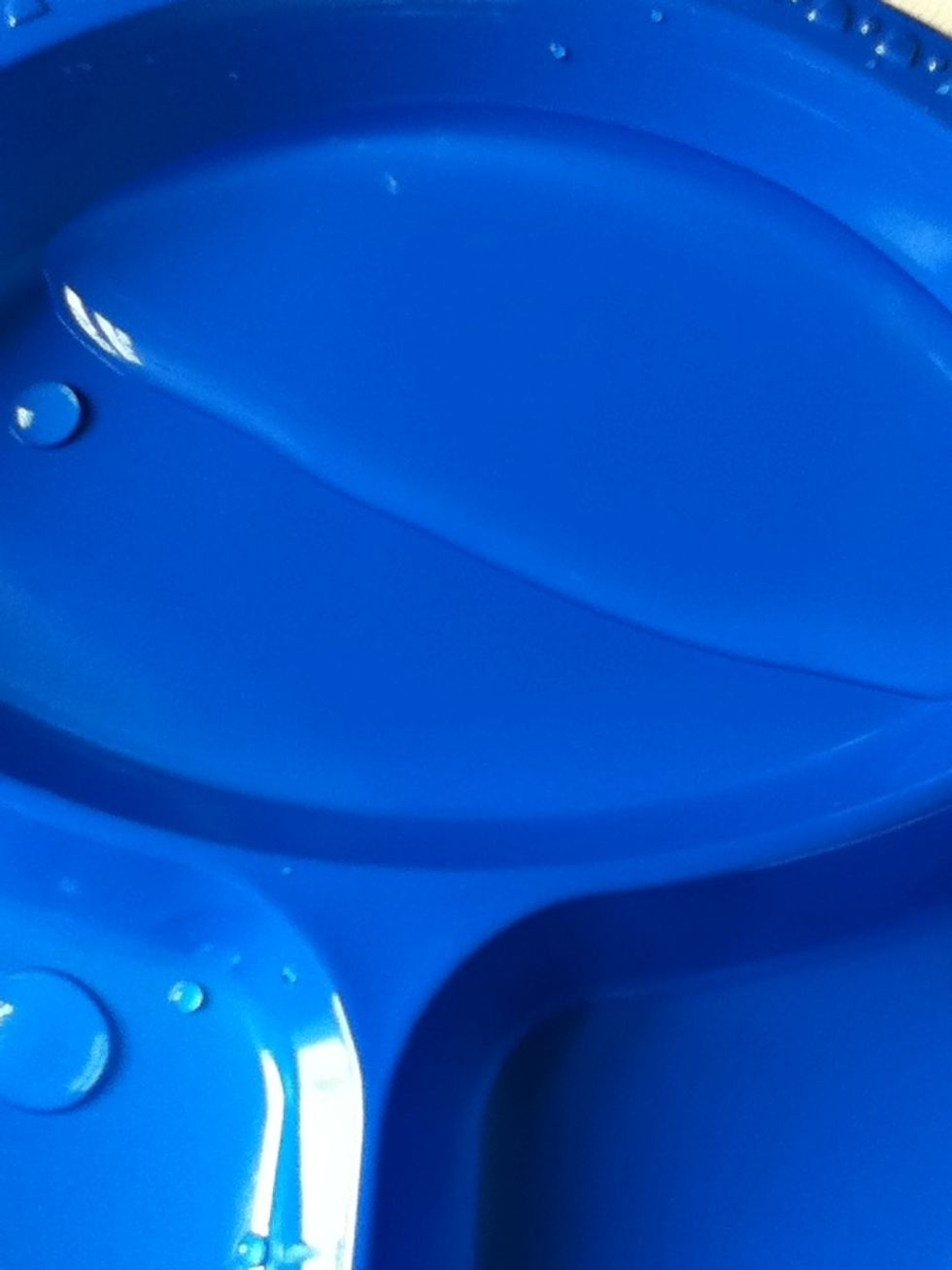 Put ten teaspoons of water on your plate