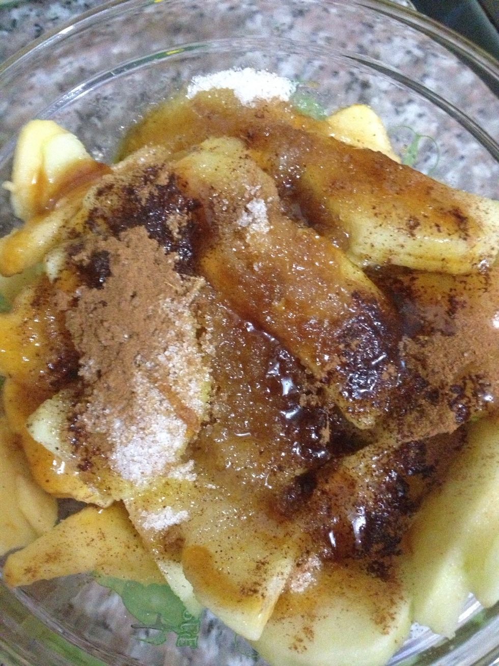 Put the apple chunks in a bowl, add 1/2 cup white sugar, 1/2 brown sugar, 2 tbsp melted butter, 1 tsp cinnamon, 2 tbsp honey, 1 tbsp lemon juice