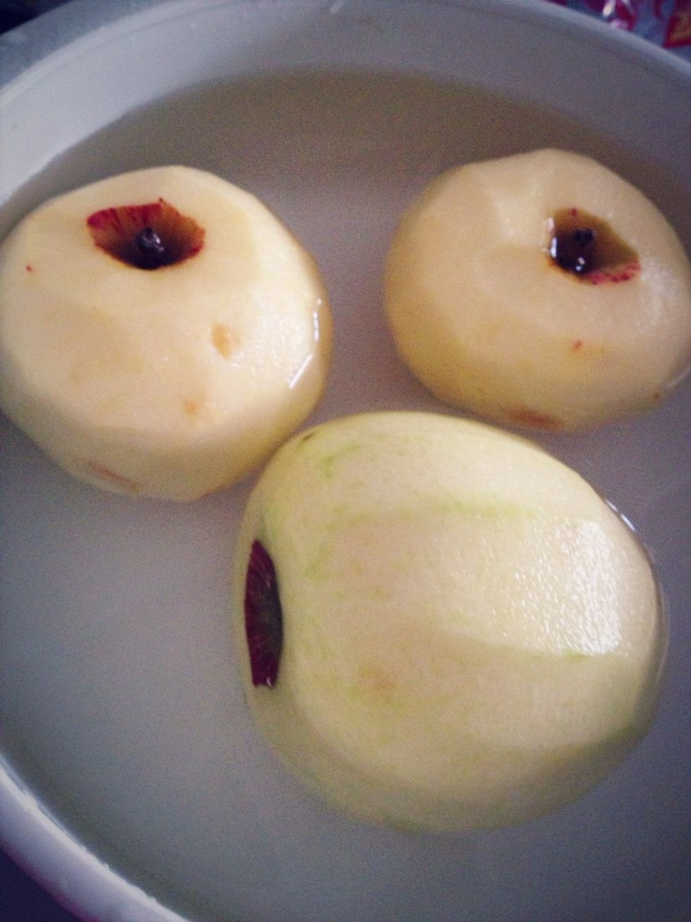 Put the apples into salt water