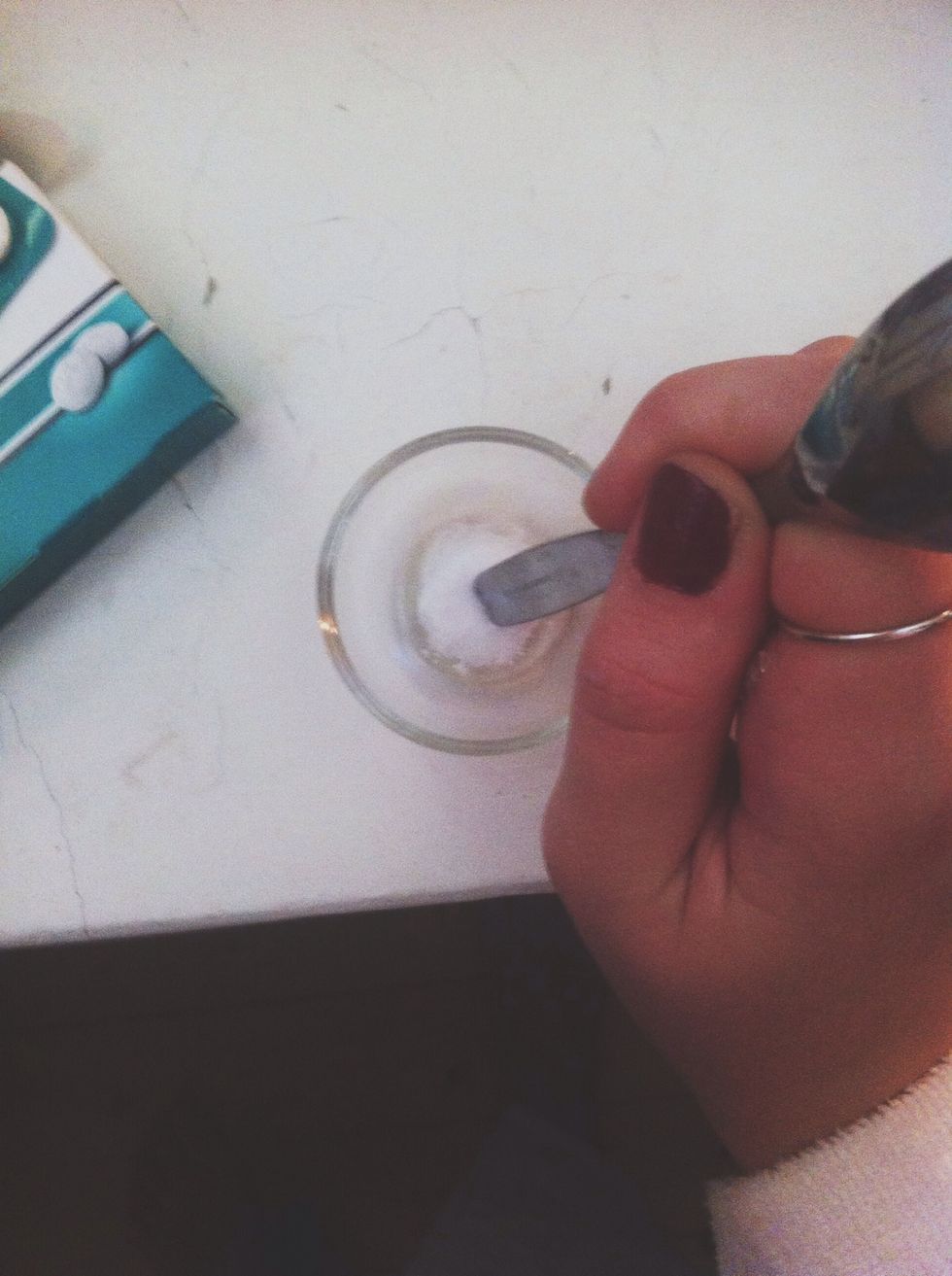 Put the aspirin in the bowl of water and start crushing and mixing it with the spoon. Im using the end of my spoon since my bowl is so tiny.