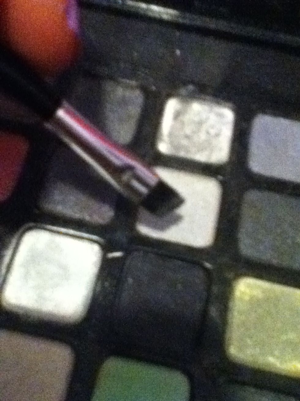 Put the brush in a light gray