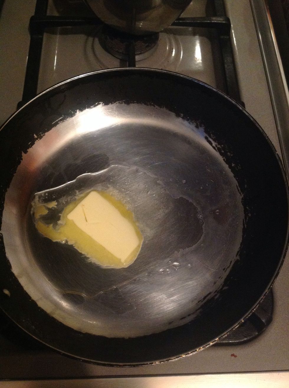 Put the butter and oil in a pan and wait for them to melt