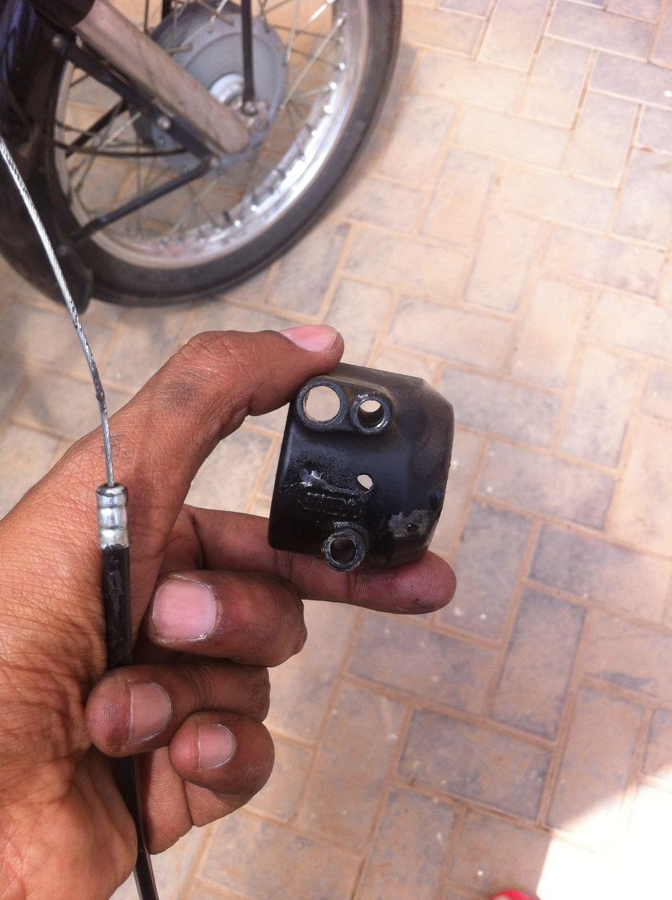 Put the cable through the hole of the throttle holder
