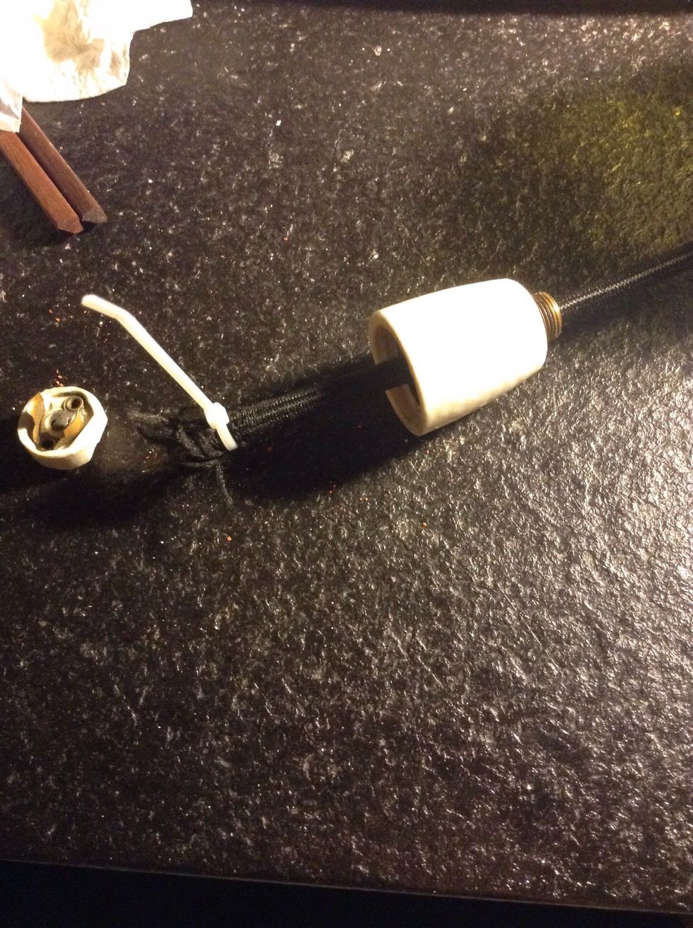 Put the cable through the socket like this. Zip tie the cloth-isolation or it will go berzerk