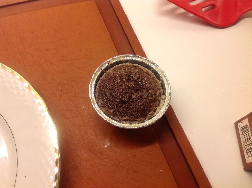 Put the cake in the oven on 200 degrees for 7-10 minutes. It should look like this.