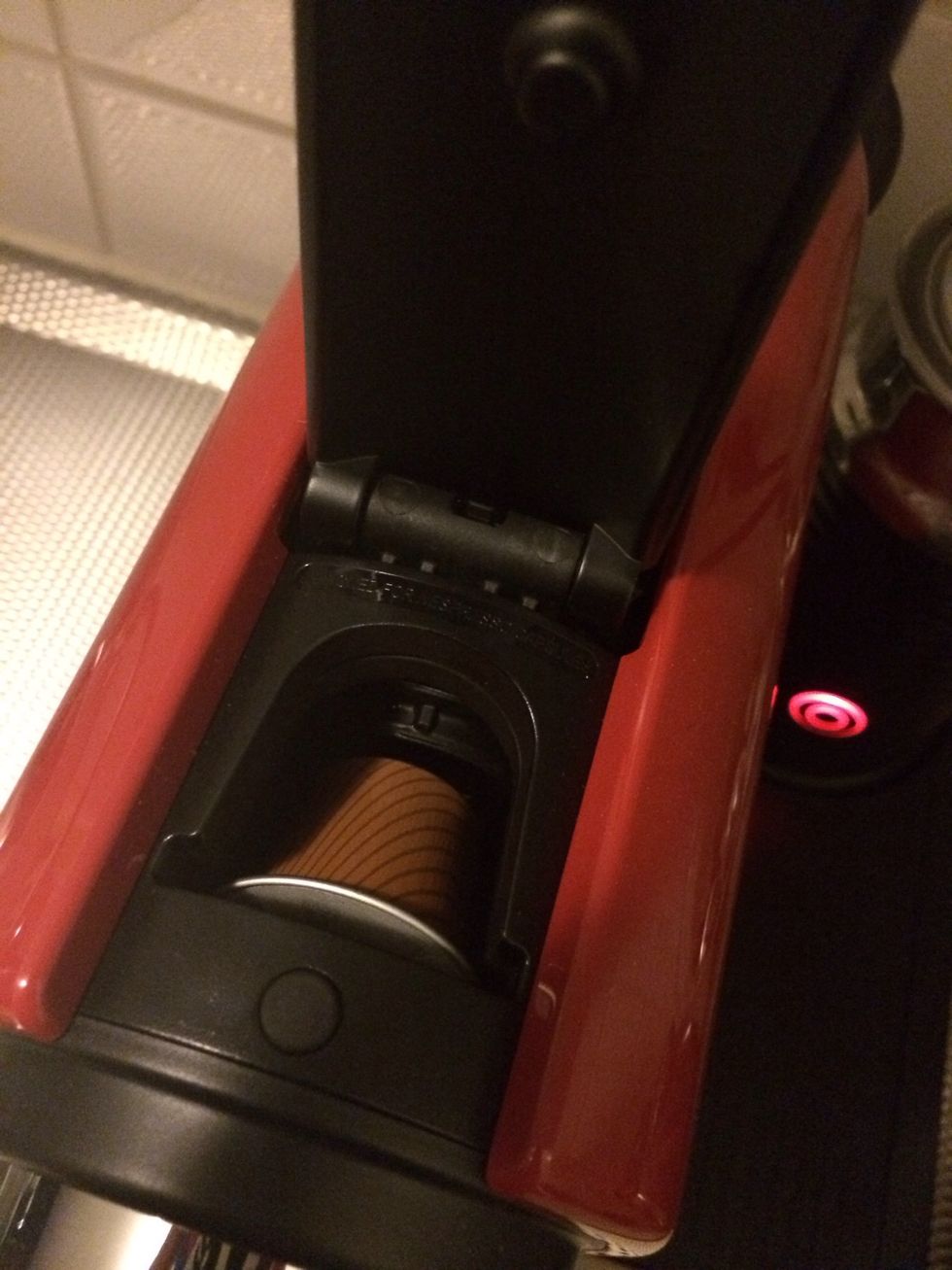 Put the capsule in place. Here I am using 'Caramelito'.