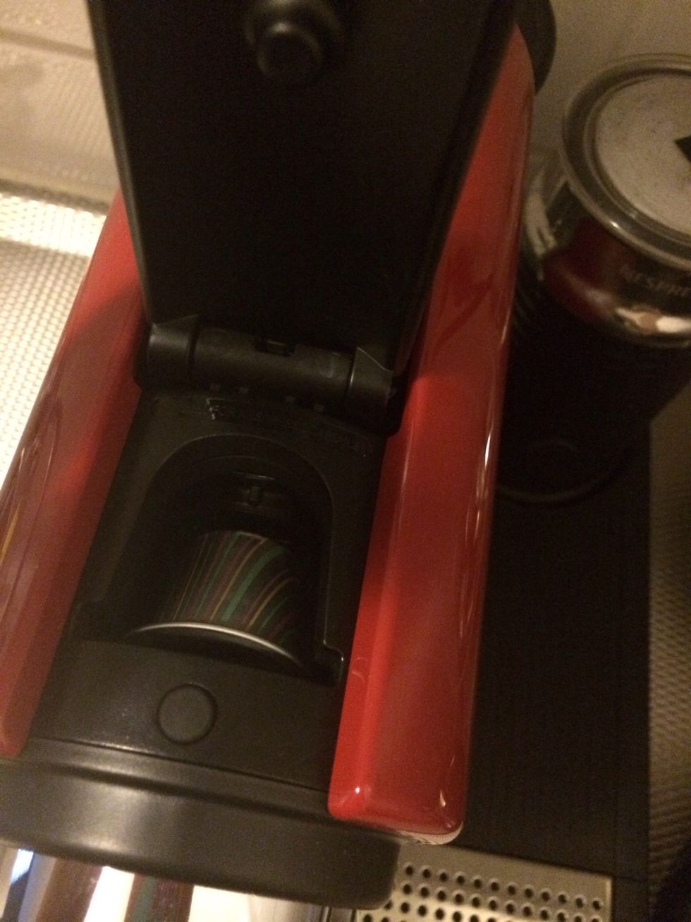 Put the capsule of your choice in place. Here I am using 'Cioccorosso'.