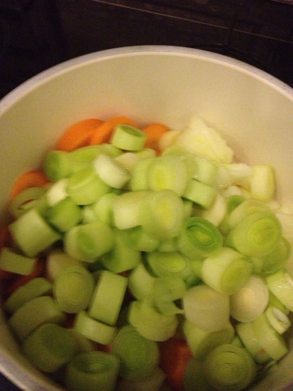 Put the carrots, onions and leeks in the pan