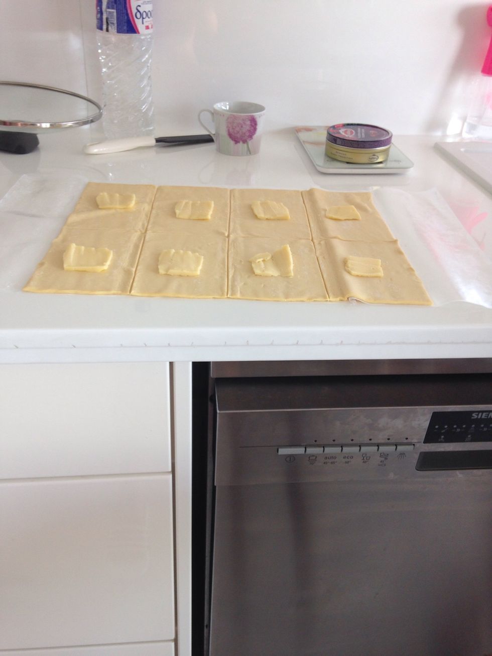 Put the cheese on the puff pastry