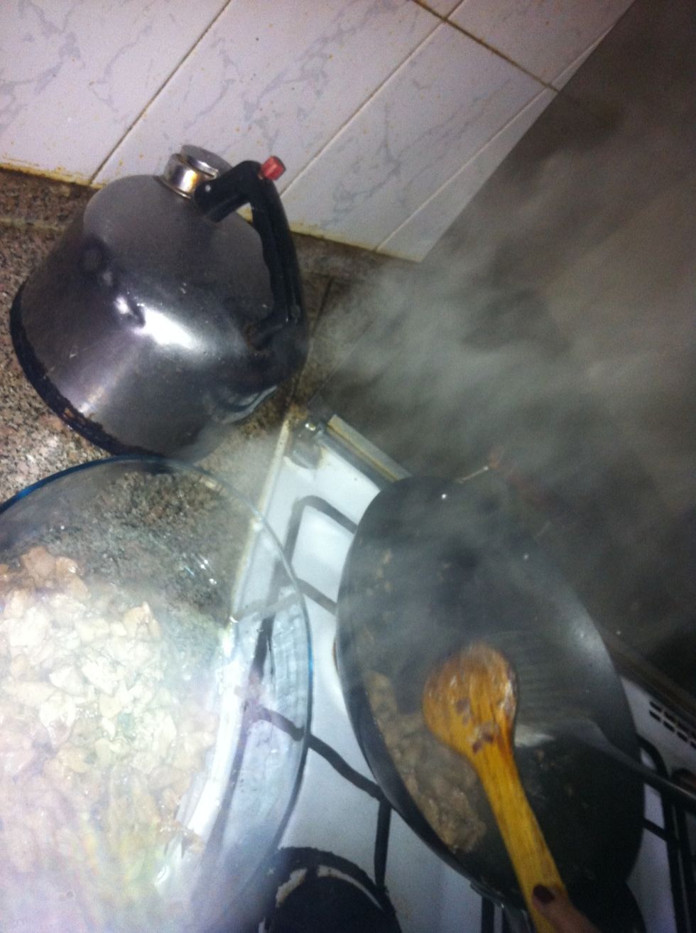 Put the chicken in another big plate so we take it off the fire.. Sry for this pic..