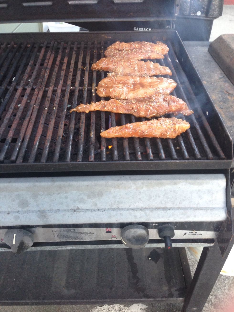 Put the chicken on the grill and cover the lid. Let the chicken cook for about 4 minutes.