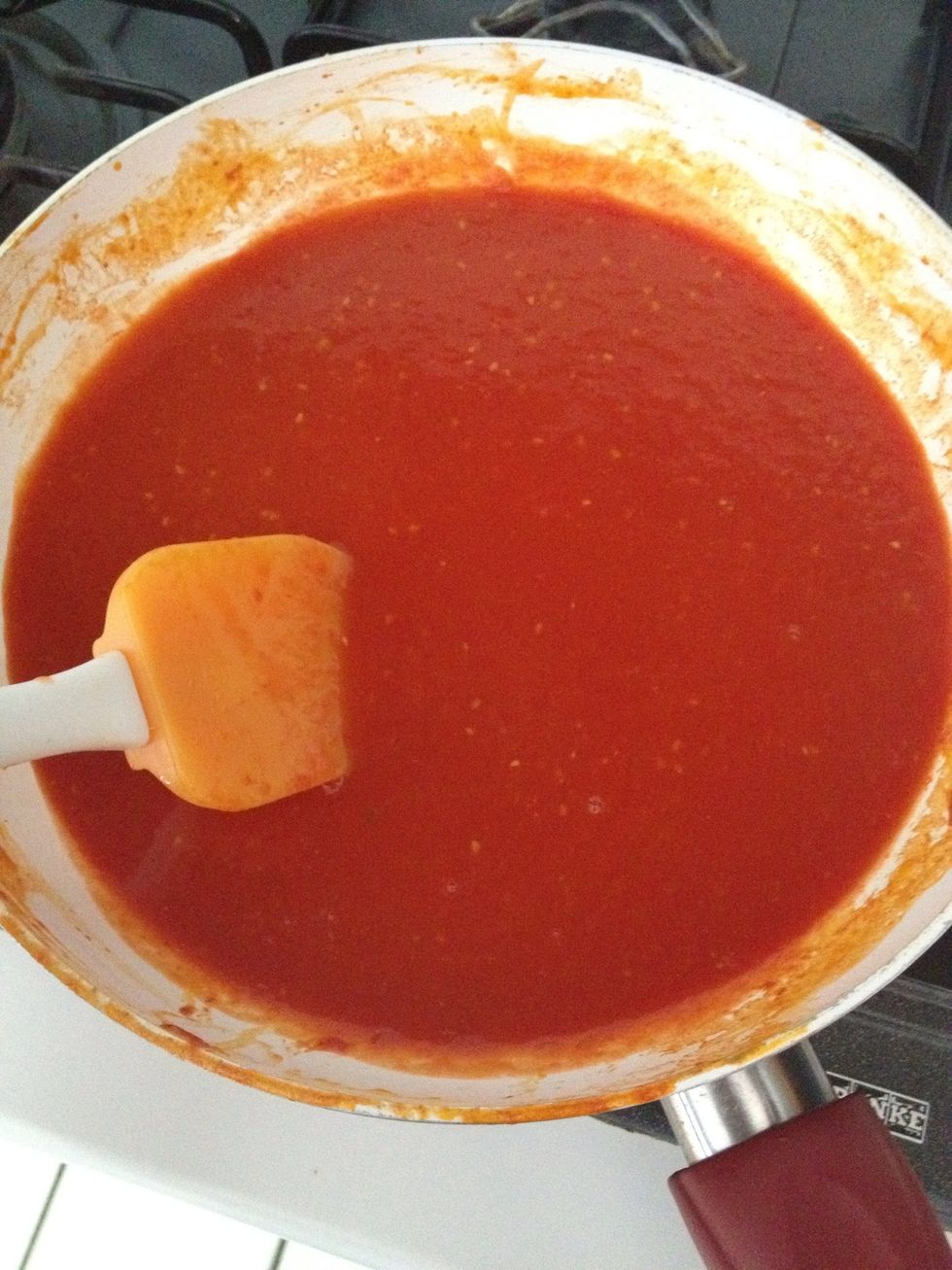 Put the chopped sauce in a pot and add some oil