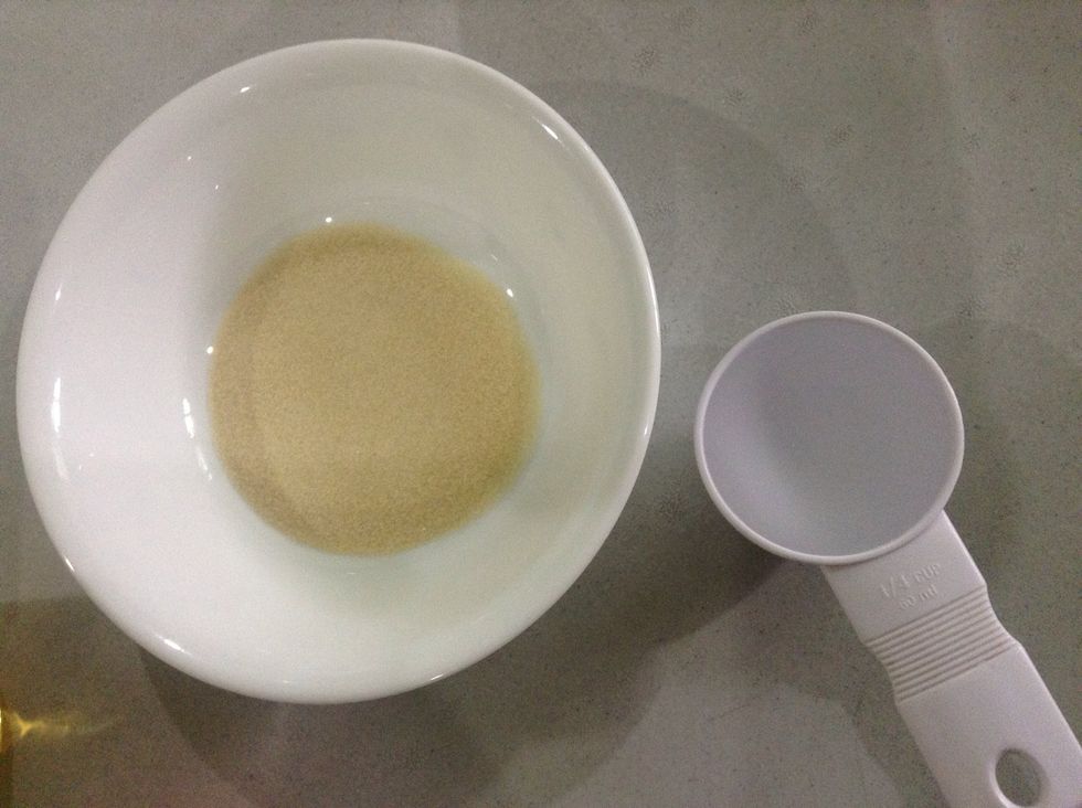 Put the cold water into the bowl of unflavored gelatin let it stand until thick, about 3mins.
