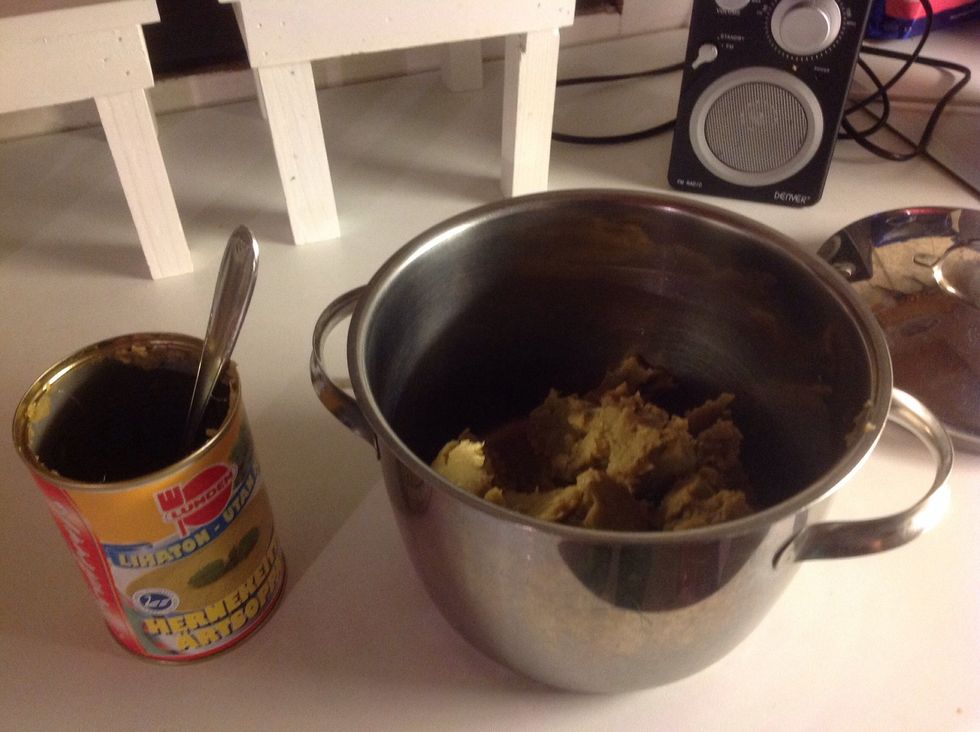 Put the contents of the tin in a pot.