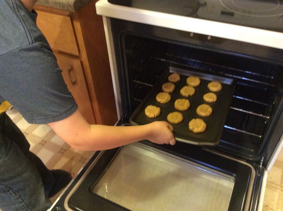 Put the cookies in the oven and start the timer.