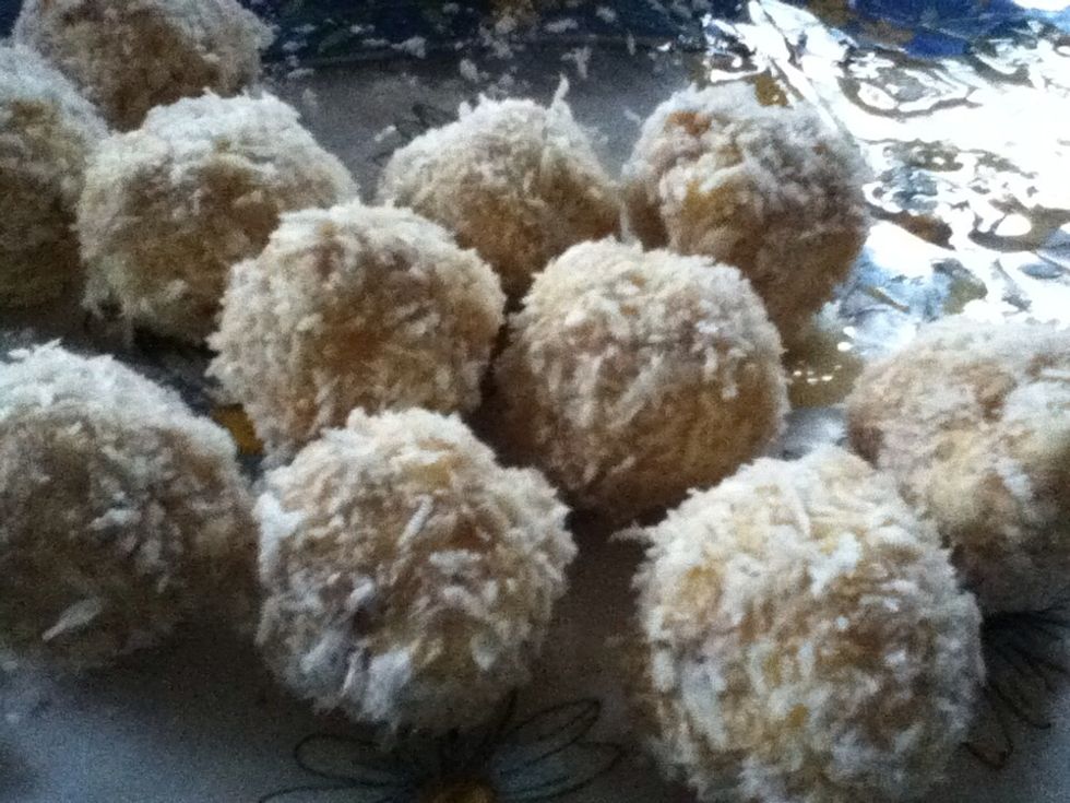 Put the croquette into the container and stored in the refrigerator for later.