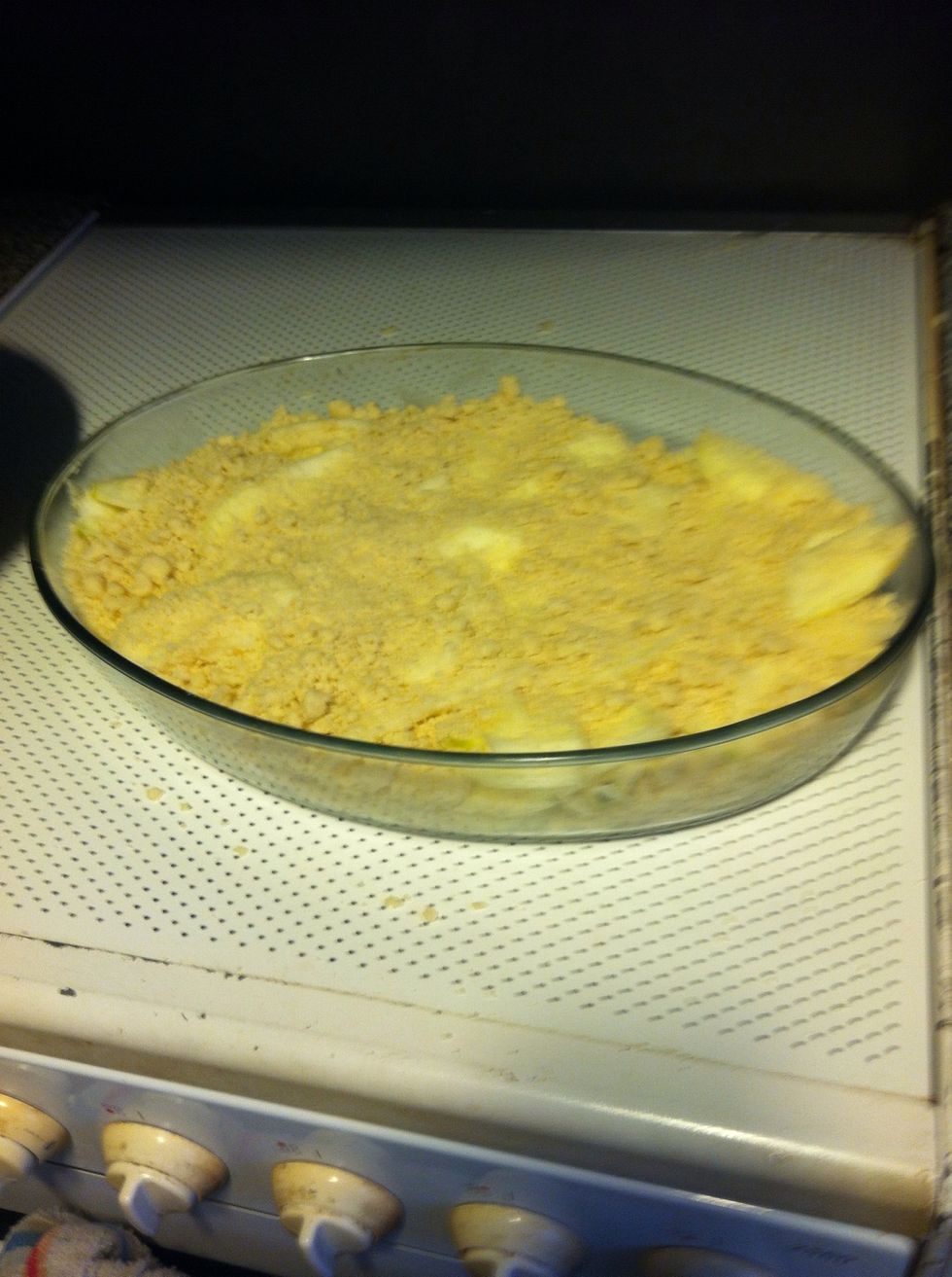Put the crumble on the apples and cook for 35 minutes.