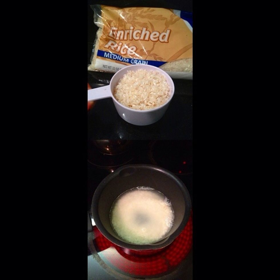 Put the cup of rice in the pan with 2 cups of water in medium heat ( 2 cups of water for 1 of rice is the perfect measure).