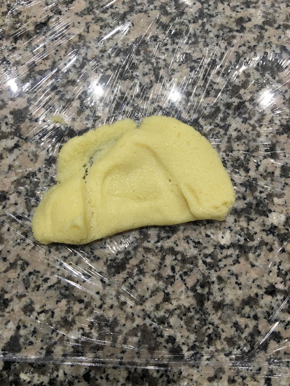 Put the dough on a kitchen plastic or on a silpat