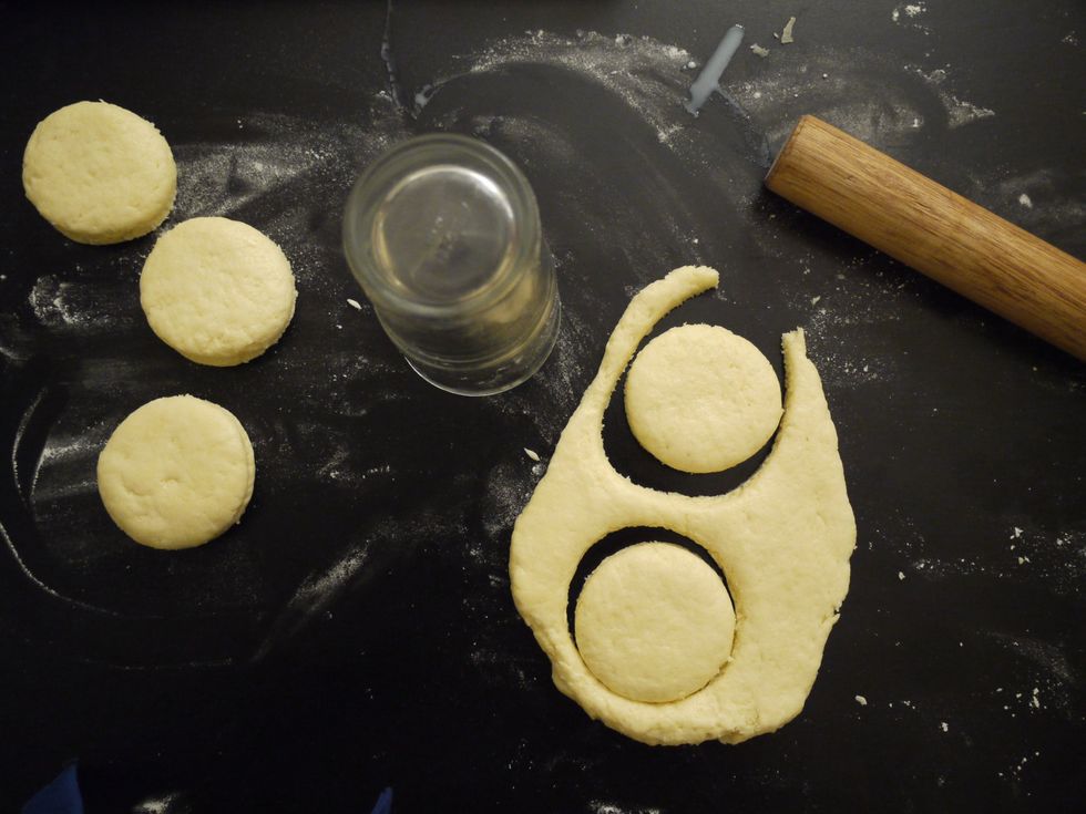 Put the dough onto a lightly floured surface, roll the dough about 3cm thick.