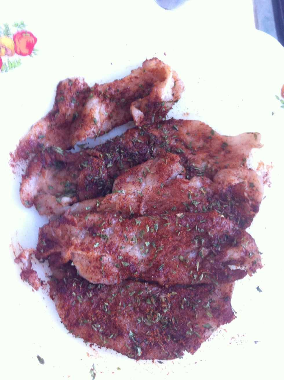 Put the fillet into the mixed powder.
