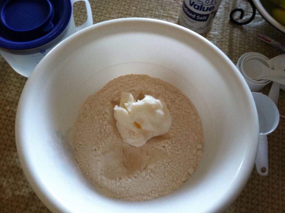 Put the flour, salt, and lard in a large mixing bowl.
