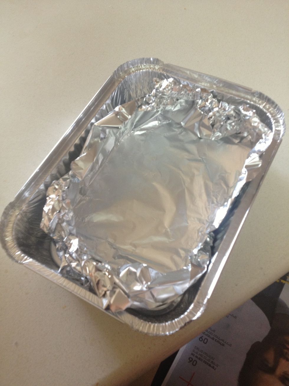 Put the foil inside the tray like this