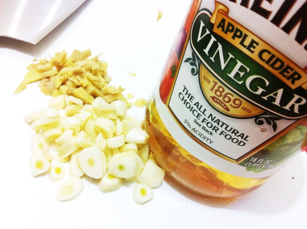 Put the following in a bowl: 8-10 cloves of (chopped)garlic, 1 tablespoon (chopped) ginger and 1 cup of apple cider vinegar. Add the chopped dry chillies to this mix and keep it aside.