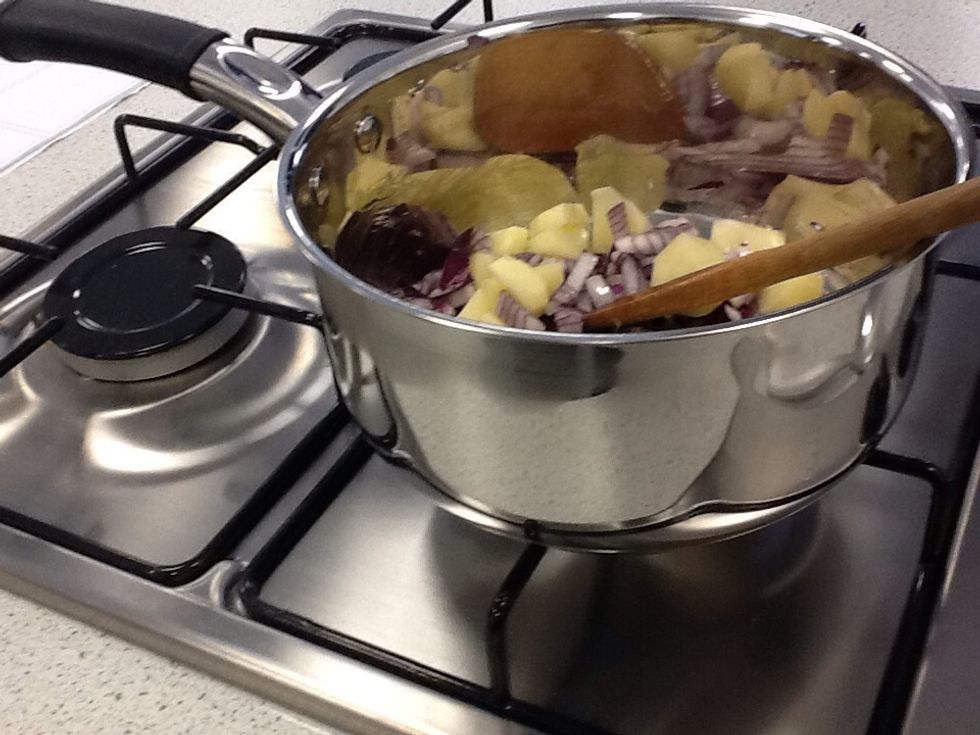 Put the gas on and boil the potatoes and onions and mix with the spoon and gently cook them for 5 minutes.