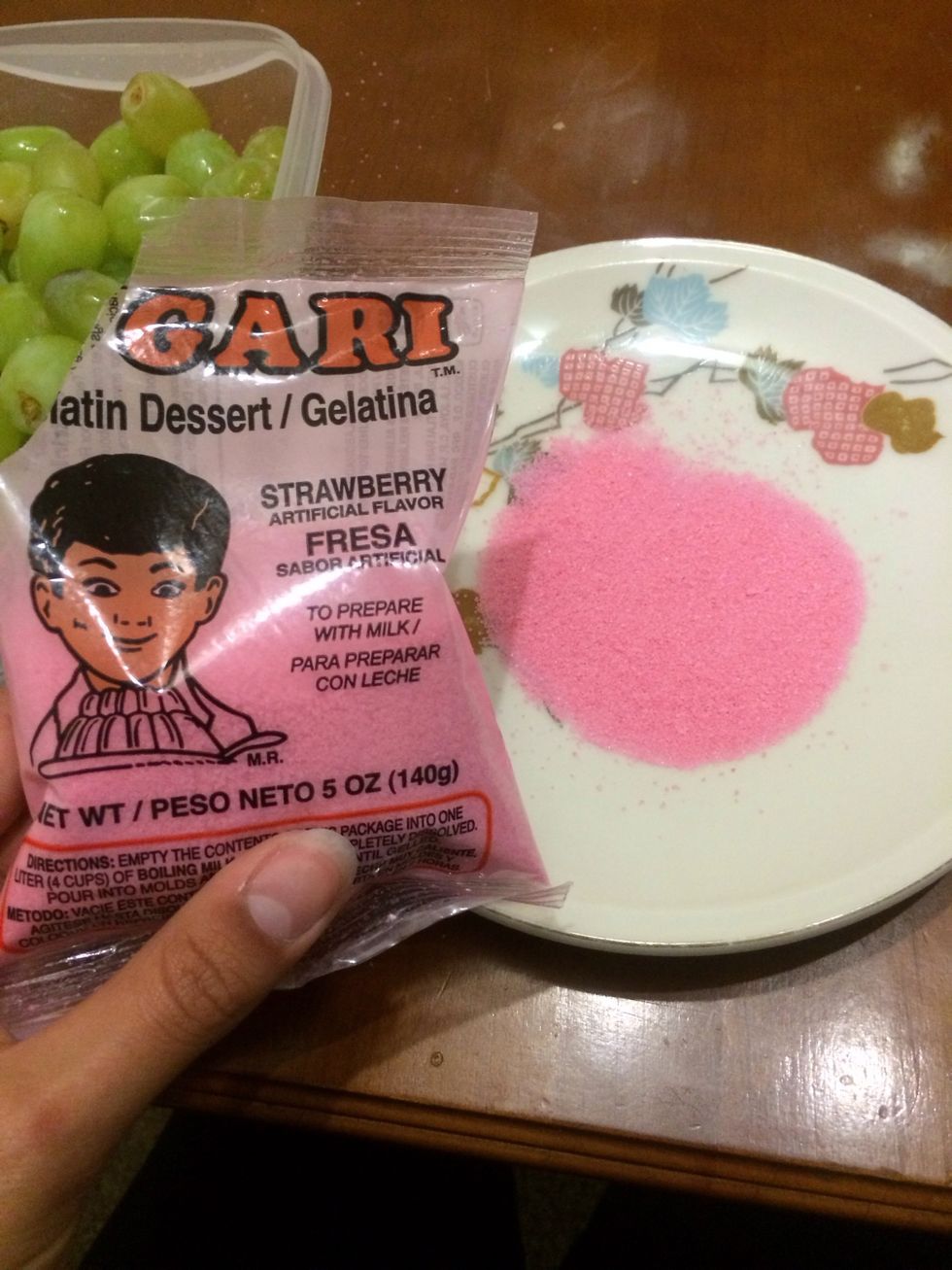 Put the Gelatin in a flat plate, I do a little at a time and add more as needed.
