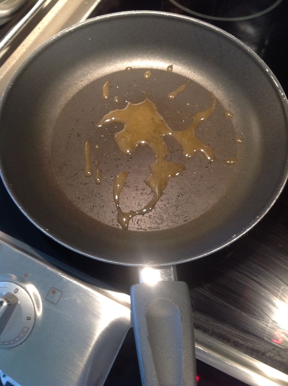 Put the heat on max and wait until the honey looks like thisi