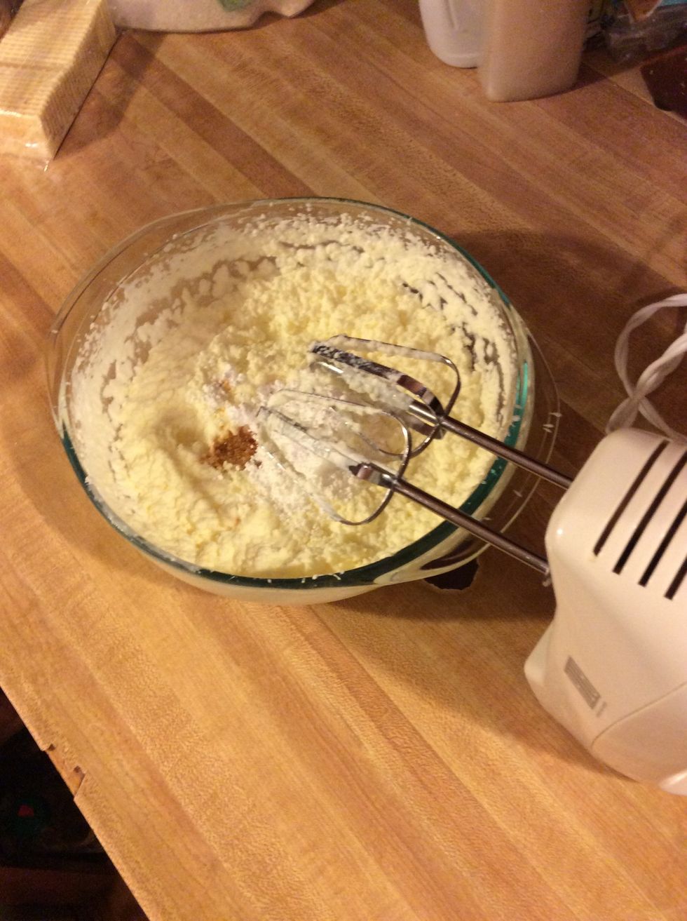 Put the heavy cream, powdered sugar, and vanilla extract all in a bowl and whip until stiff