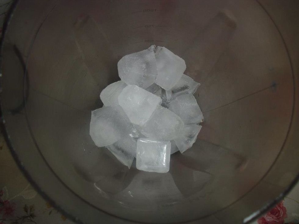 Put the ice in the blender , crush them hardly .