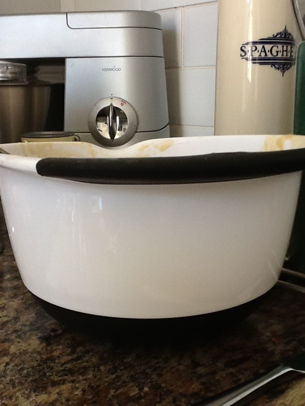 Put the ingredients in a bowl except the lemon and poppyseed