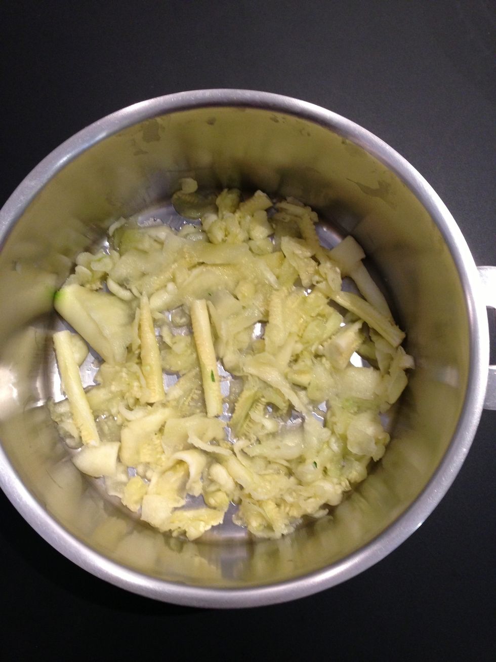 Put the ( inside) in the cooking pot.