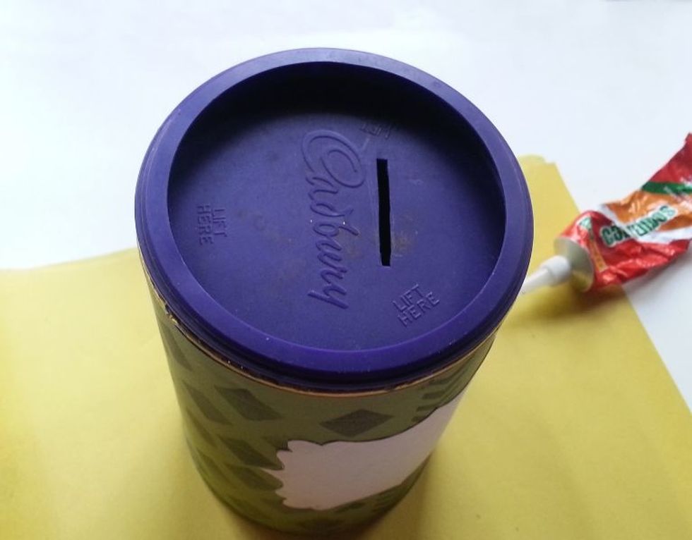 Put the lid on its place. Press to make sure that the lid is fitted perfectly.