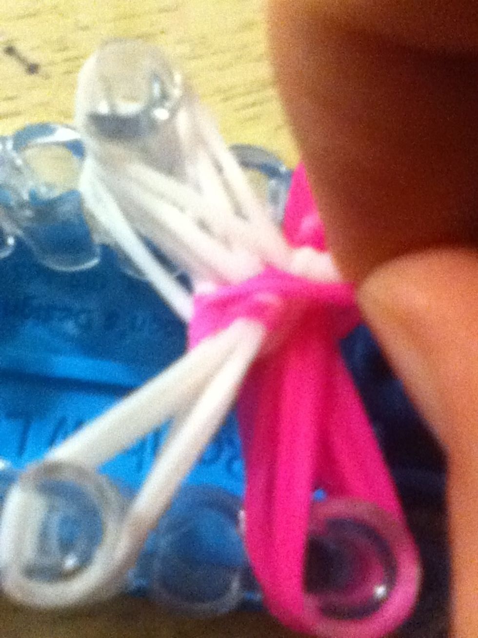 Put the loose band also on the c clip or s.