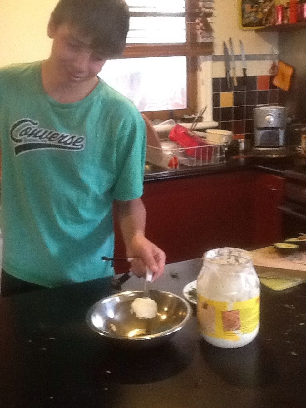 Put the mayonaise in a bowl.