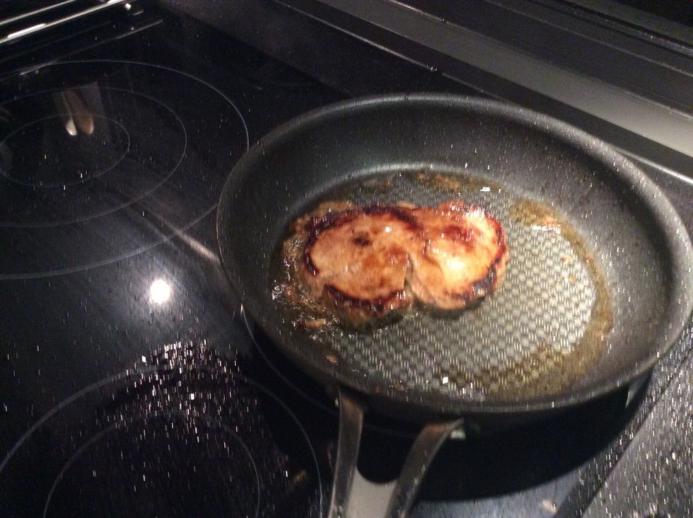 Put the meat on the pan and let it cook for 3-5 minutes on each side