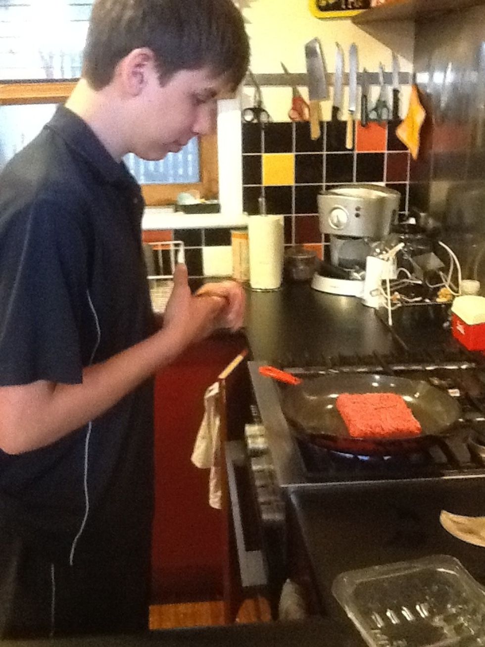Put the meat on the pan and put the stove on 180 degrees.