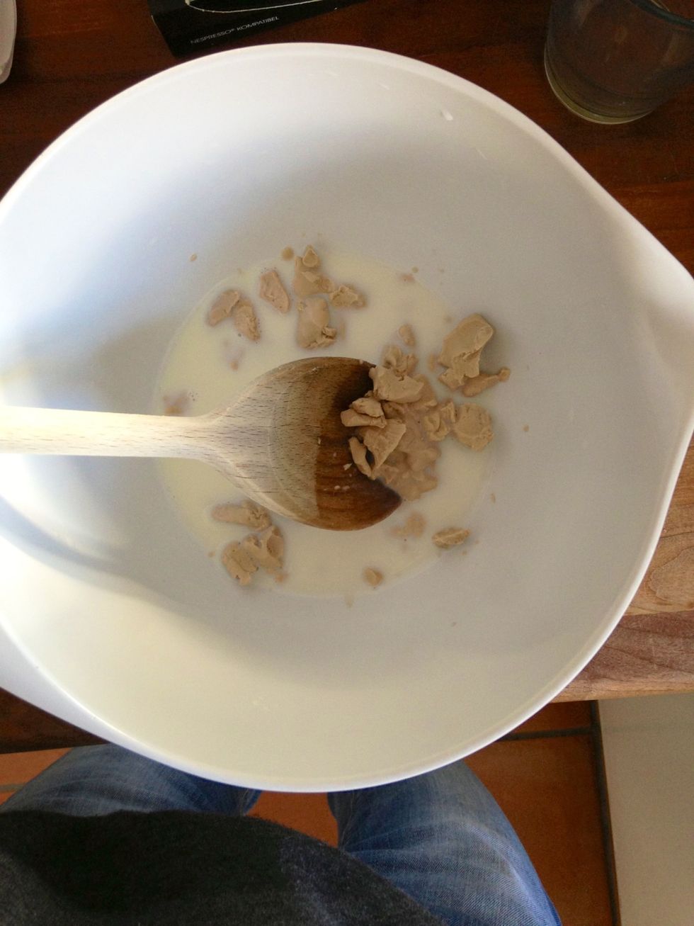 Put the milk in a bowl and add the yeast. Mix it together.