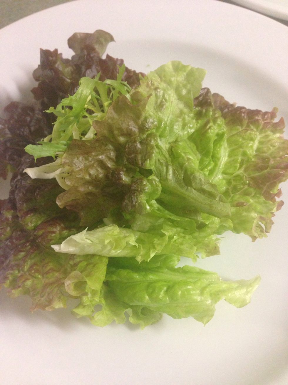 Put the mix greens on the plate