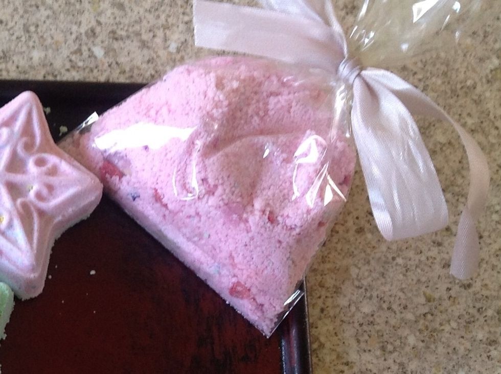 ... put the mix loose into a bag. Use about a tablespoon per bath. This bag would be just enough for two baths.