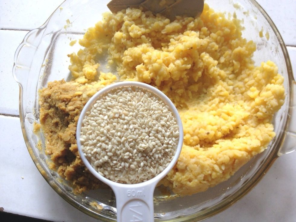 Put the mung dal in the same bowl / container with lentils. Add in 1/4 cup of white sesame seeds (if u like, u can even add with some black sesame seeds or any toasted nuts)