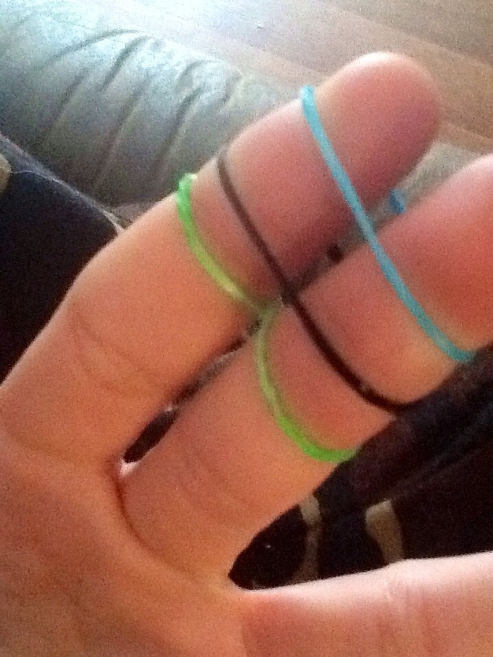 Put the next two color bands on your fingers