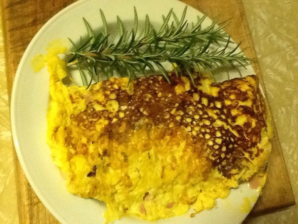 Put the omelet on the plate and enjoy.