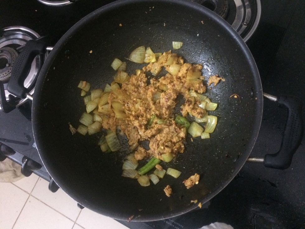 Put the onion paste into the pan